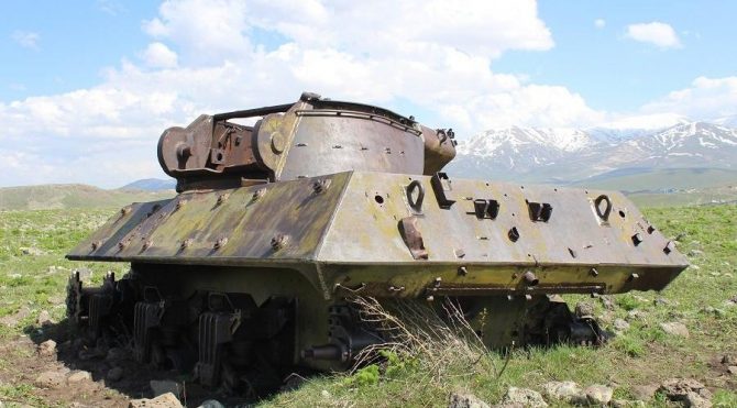 Terk edilmiş tankları görenler şaşırıyor! 70 yıldır oradalar…